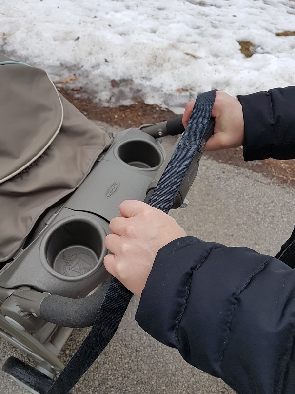 How to hold a stroller and a leash